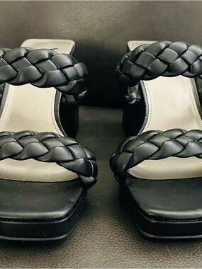 NWOT - Braided Strap Black Women’s Slide Sandals Platform, Size 7.5.